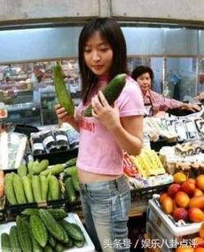 美女吃瓜群众图片,美女吃瓜群众，镜头下的欢乐时光