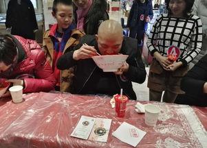 不明摄像的吃瓜群众,揭秘网络热点的幕后真相