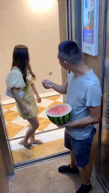 本以为自己是吃瓜群众,揭秘网络围观背后的真相