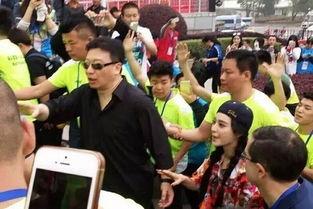 为什么吃瓜群众爱拍照,吃瓜群众热衷拍照的深层原因